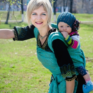 Как носить в слинге подросшего ребенка