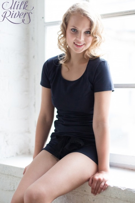 Шортики для беременных и родивших Milk Rivers темно-синие