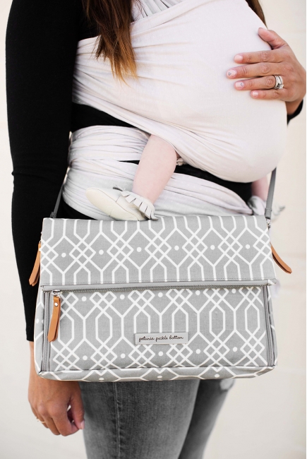 Сумка для мамы Petunia Crossover Clutch: Electric Citrus