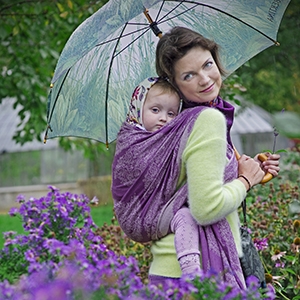 Слинг или коляска: что выбрать?