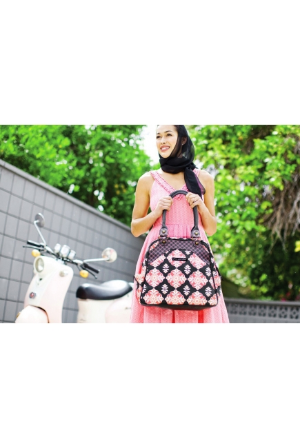 Petunia Sashay Satchel: Blooming Begonia