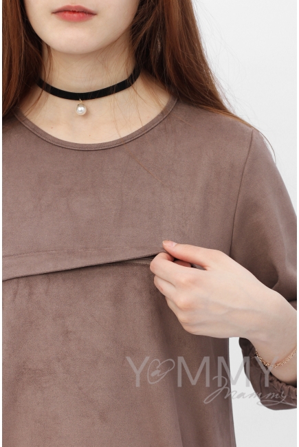 Замшевое платье для кормящих и беременных с воланом, серо-бежевое