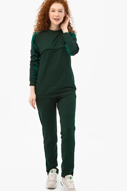 Костюм для беременных и кормящих с отделкой из велюра, темно-зеленый