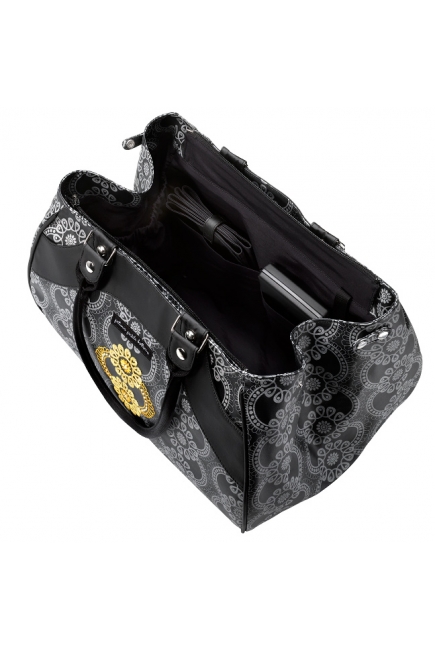 Petunia Wistful Weekender: Evening in Innsbruck