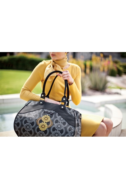 Petunia Wistful Weekender: Evening in Innsbruck