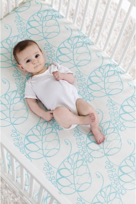 Aden&Anais простынка на матрас бамбуковая Azure Leafy (голубые листья)