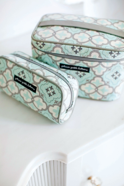 Дорожный кейс Petunia Travel Train Case: Classically Crete