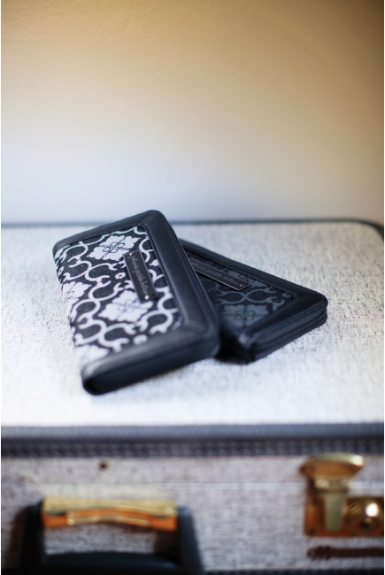 Кошелек Petunia Wonderlust Wallet: London Mist