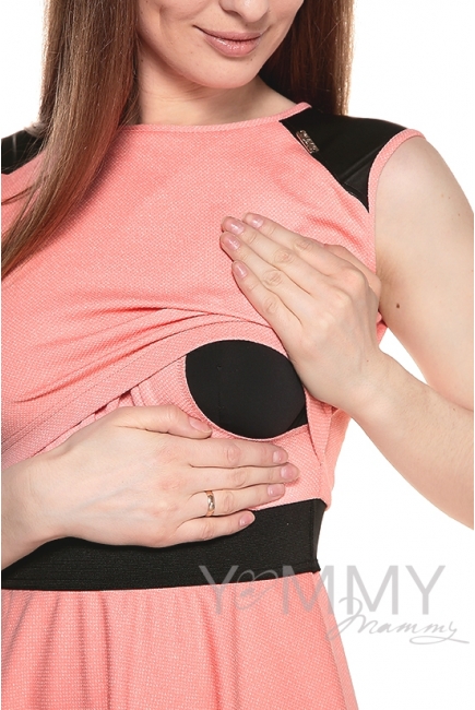 Платье с декоративной вставкой из экокожи персиковое для беременных