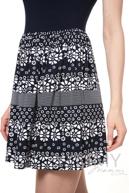 Платье с юбкой на сборке темно-синее с цветочным принтом для кормящих