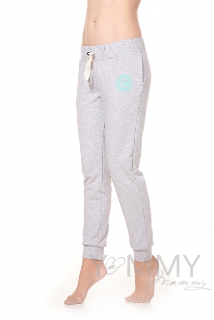 Универсальные спортивные брюки из футера с принтом серый меланж для беременных