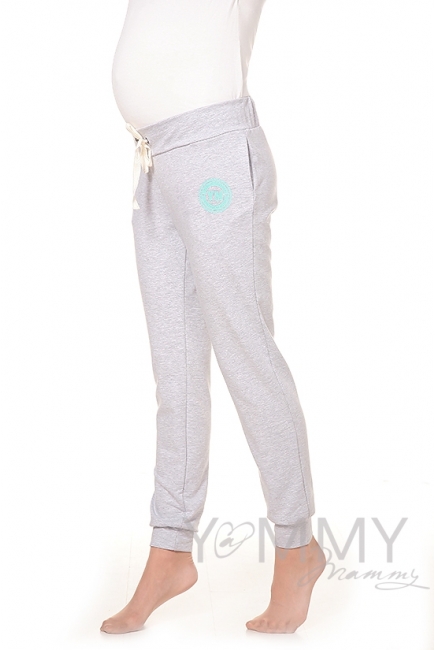Универсальные спортивные брюки из футера с принтом серый меланж для беременных